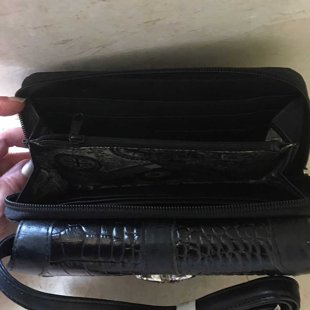 Black Leather Women's Bag with Heart Detail - Picture 2 of 4